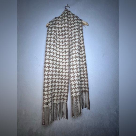 Banana Republic Accessories - Banana Republic Wool and Angora Blend Houndstooth Scarf in Tan Cream One Size